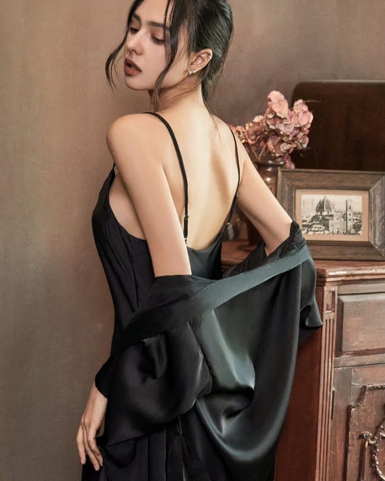 nuisette courte noire avec ceinture pour femmes 2